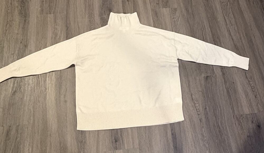 NWOT Nordstrom Ivory 100% Cashmere Women’s Turtleneck Sweater Size Medium